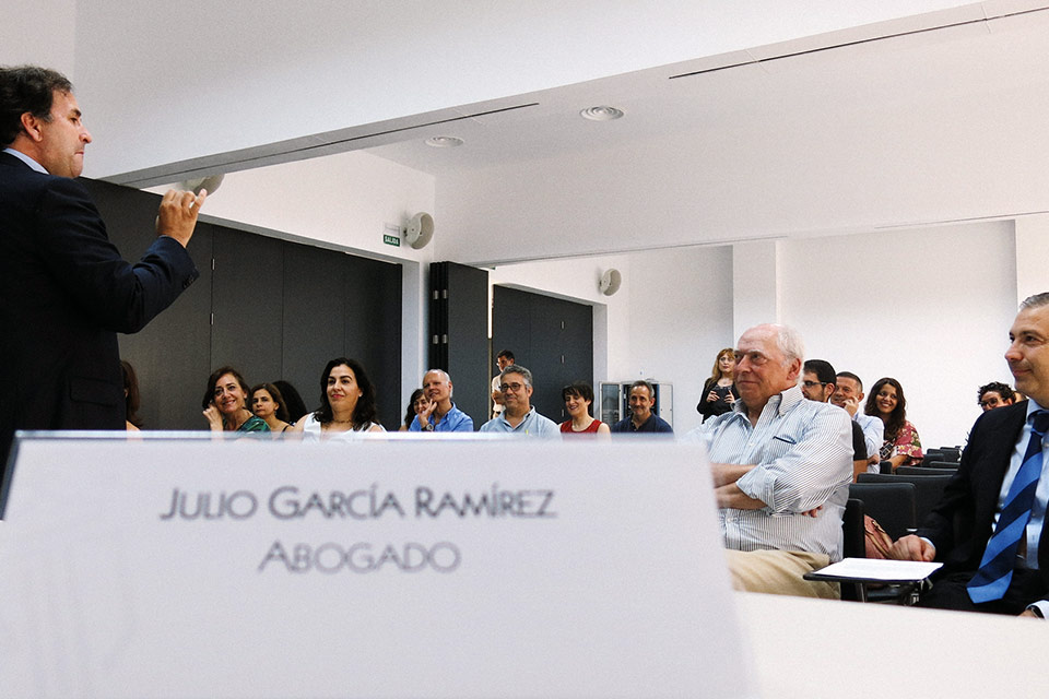 Conferencia sobre Estrategias de control de estrés y gestión eficaz del tiempo 