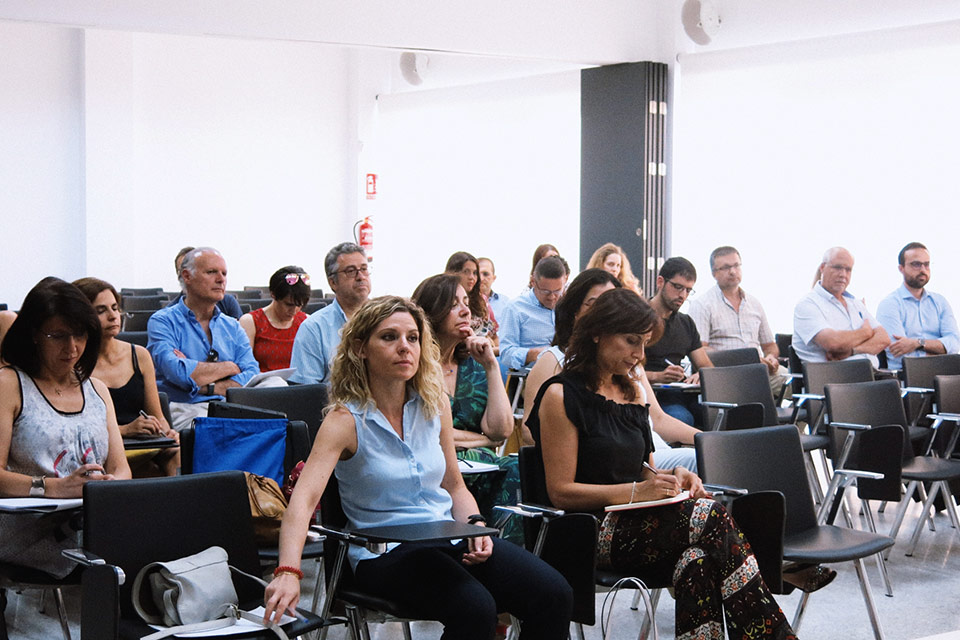 Conferencia sobre Estrategias de control de estrés y gestión eficaz del tiempo 